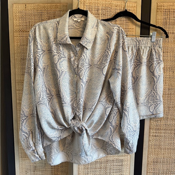 Splendid Pants - Splendid 2-piece Blue and White Paisley Blouse and Shirts Set